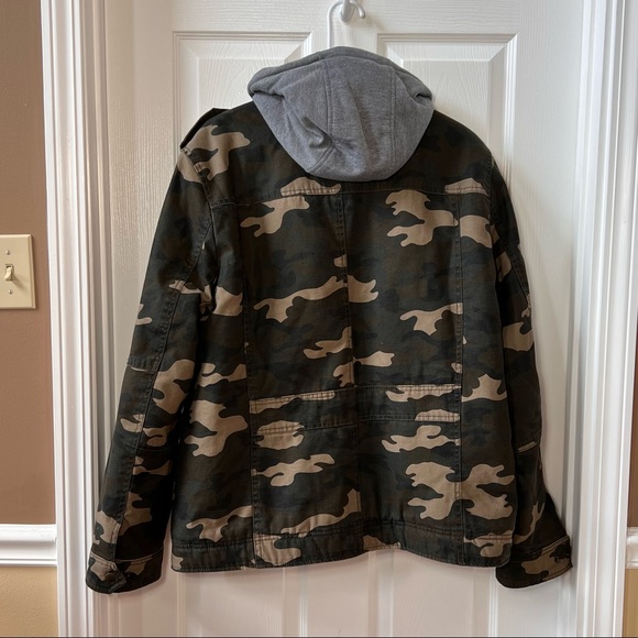 ⭐️  Levi's® Washed Cotton Camouflage Sherpa-Lined Hooded Trucker Jacket LARGE - Picture 8 of 15